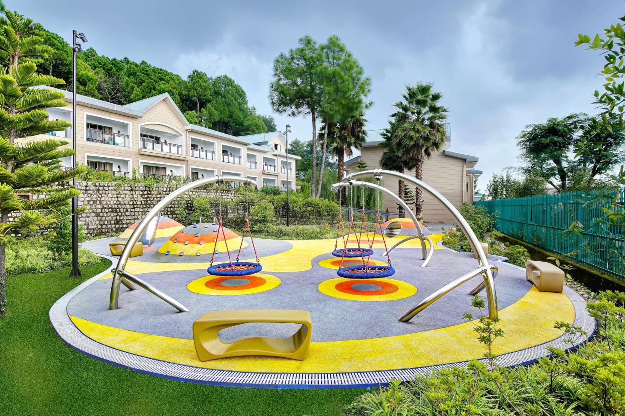 Radisson Blu Resort Dharamshala Bagian luar foto