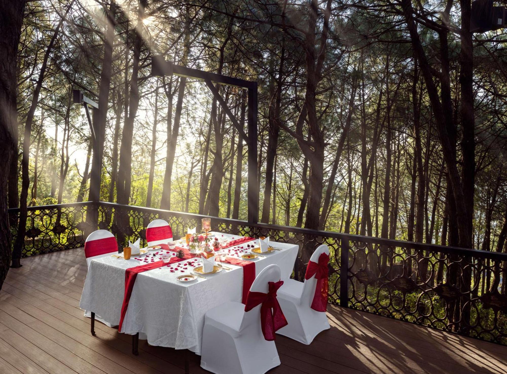 Radisson Blu Resort Dharamshala Bagian luar foto