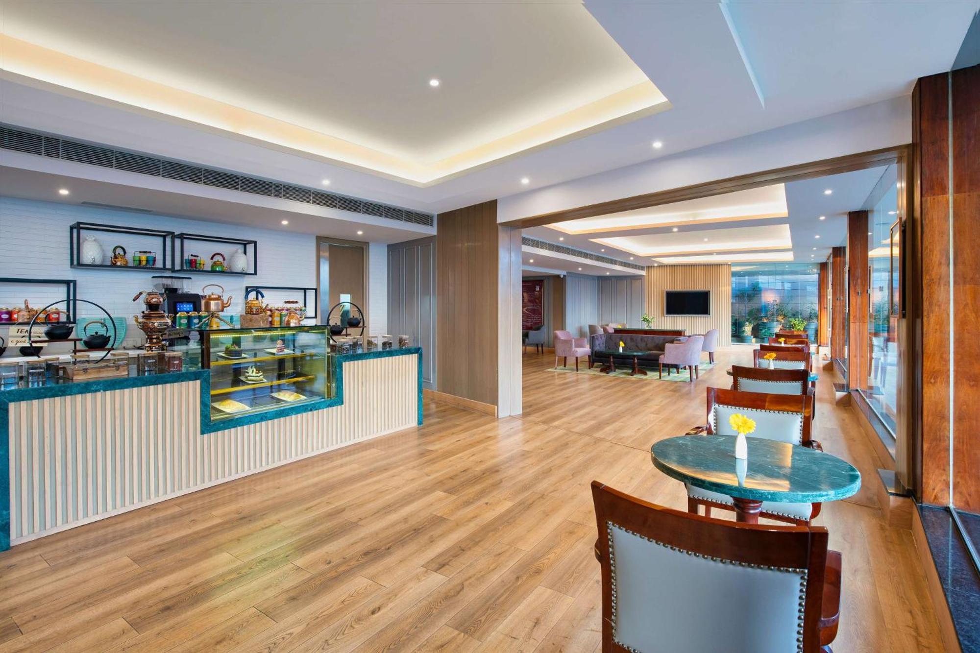 Radisson Blu Resort Dharamshala Bagian luar foto