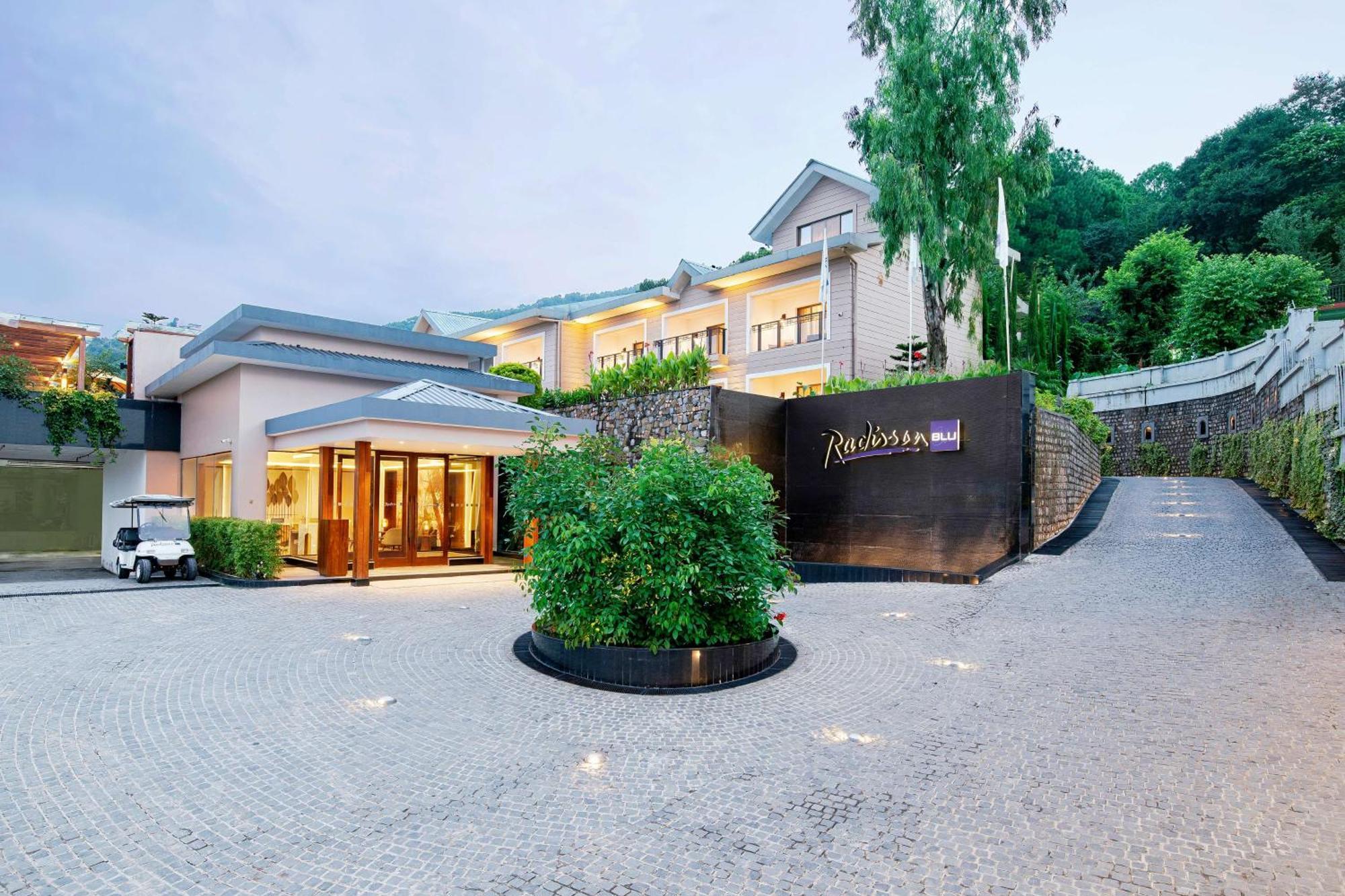 Radisson Blu Resort Dharamshala Bagian luar foto